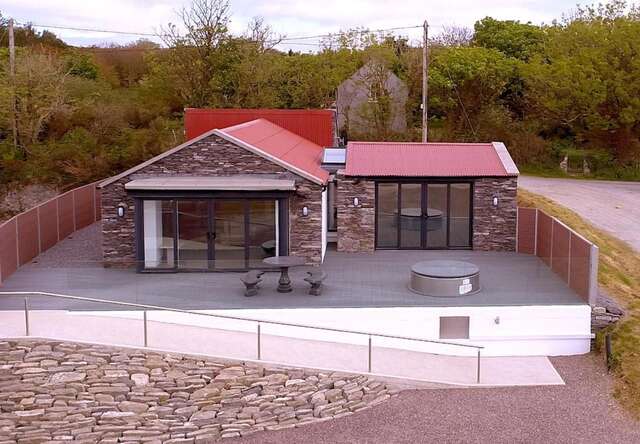 Дома для отпуска Waterstone House in West Cork Скибберин-3