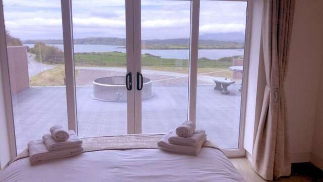 Дома для отпуска Waterstone House in West Cork Скибберин-22