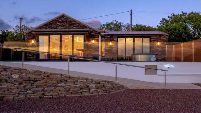 Дома для отпуска Waterstone House in West Cork Скибберин-26